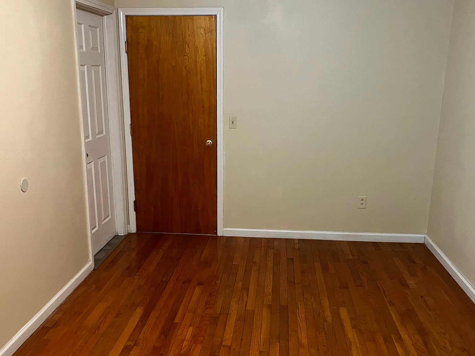 2828 James St — Photo 4