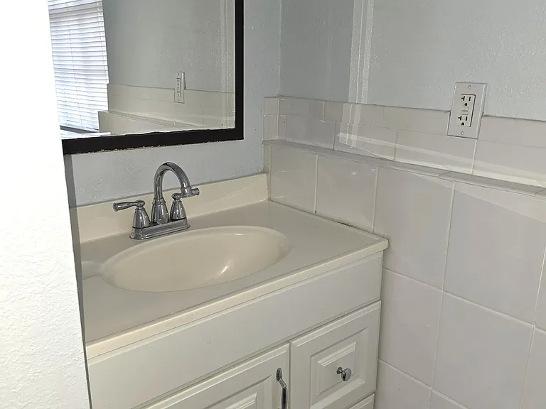 814 Poplar Dr #B — Photo 5