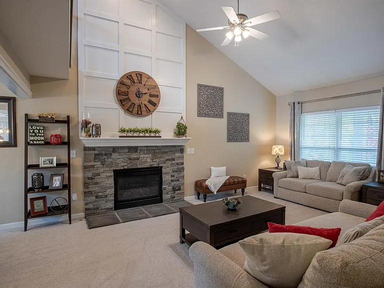 7713 Alexandra Dr — Photo 3