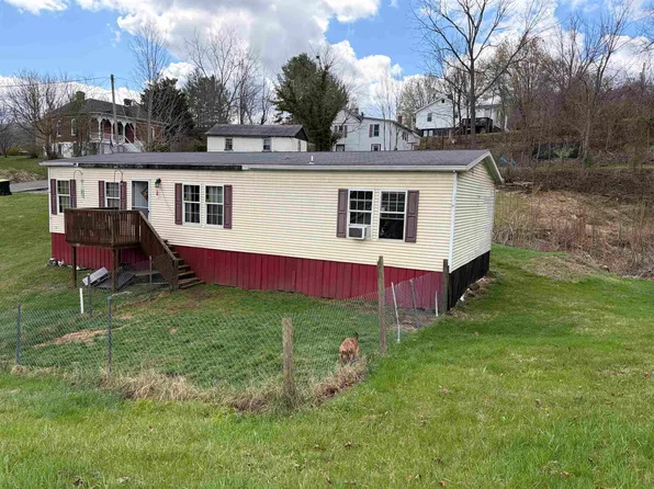 701 Paca St, Pulaski, VA 24301