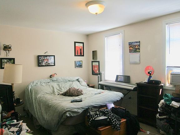 2nd image of 19-24 Ditmars Blvd #2