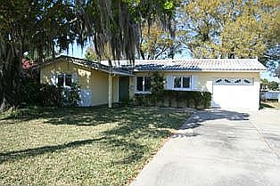 Large Front Yard, Double Driveway