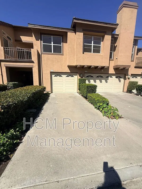 2 bed, 2.0 bath, 1046 sqft, $3,195 — Photo 1