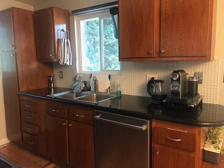 540 N Croft Ave — Photo 3