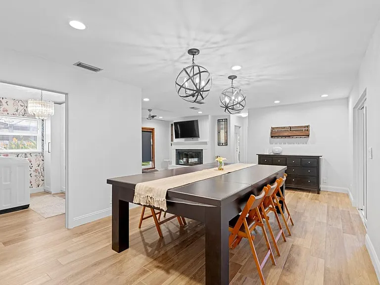 1039 NW 8th St — Photo 9