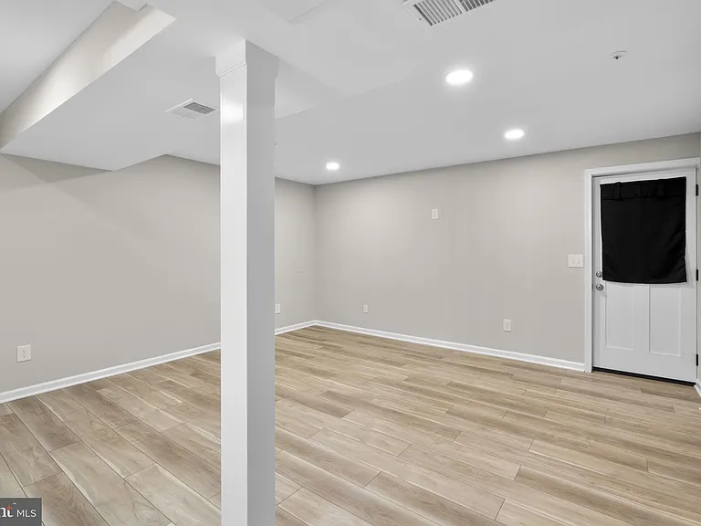 1043 Debbie Ave — Photo 31