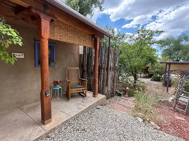 Studio, 400 sqft, $1,200 — Photo 3