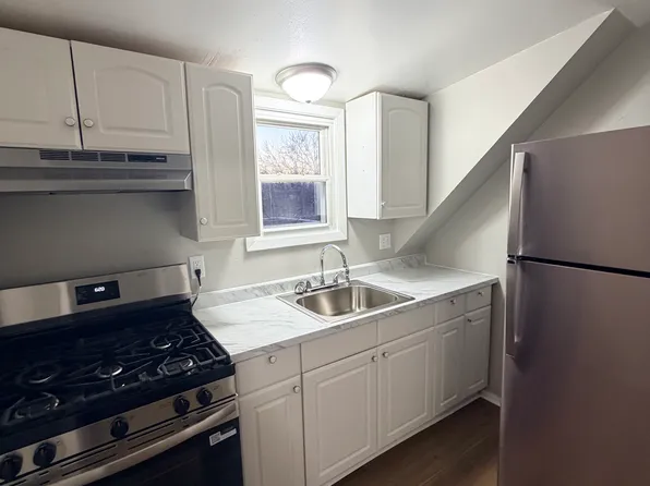 278 Putnam Ave Floor 3, Hamden, CT 06517