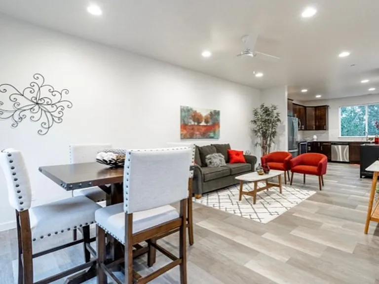915 N 17th Ave #B — Photo 8
