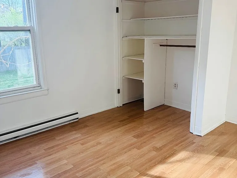 913 Nott St — Photo 14