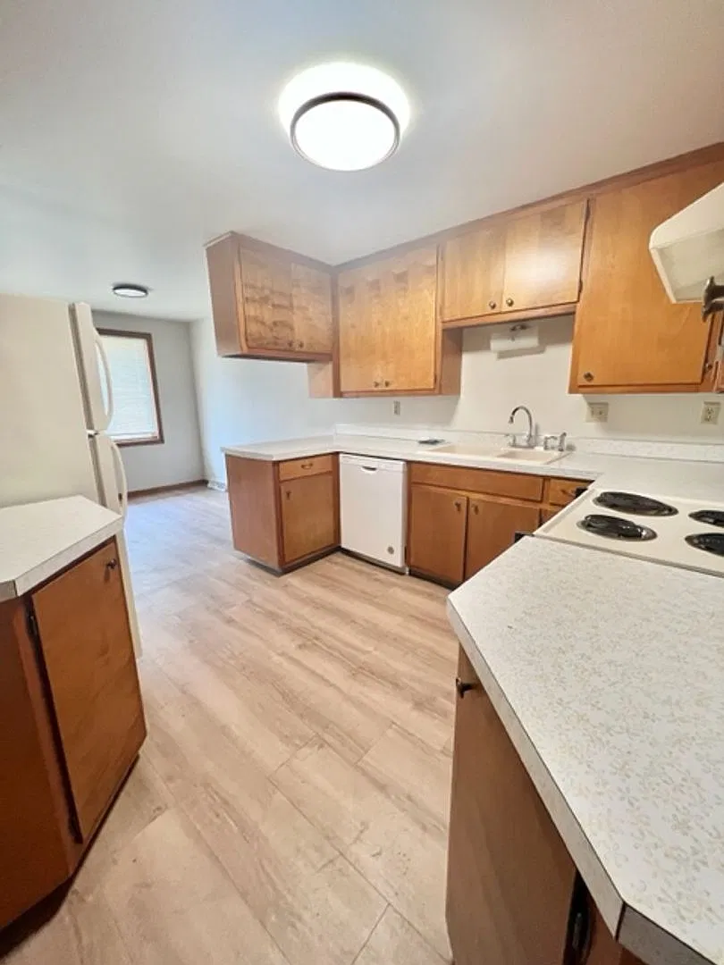 3026-3028 Albert Dr. DUPLEX — Photo 3