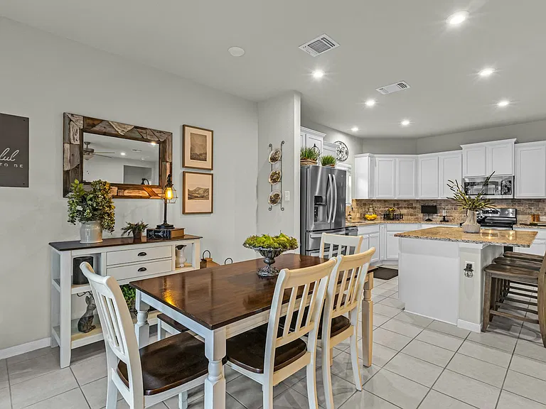 2221 Clove Ct — Photo 10