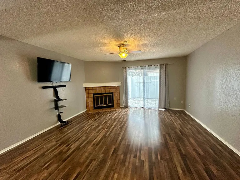 6226 Joaquin Murieta Ave #B — Photo 3
