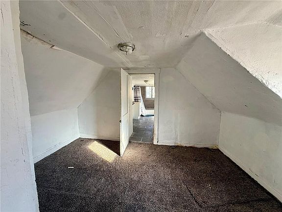 5th image of 2335 Chelsea Ave