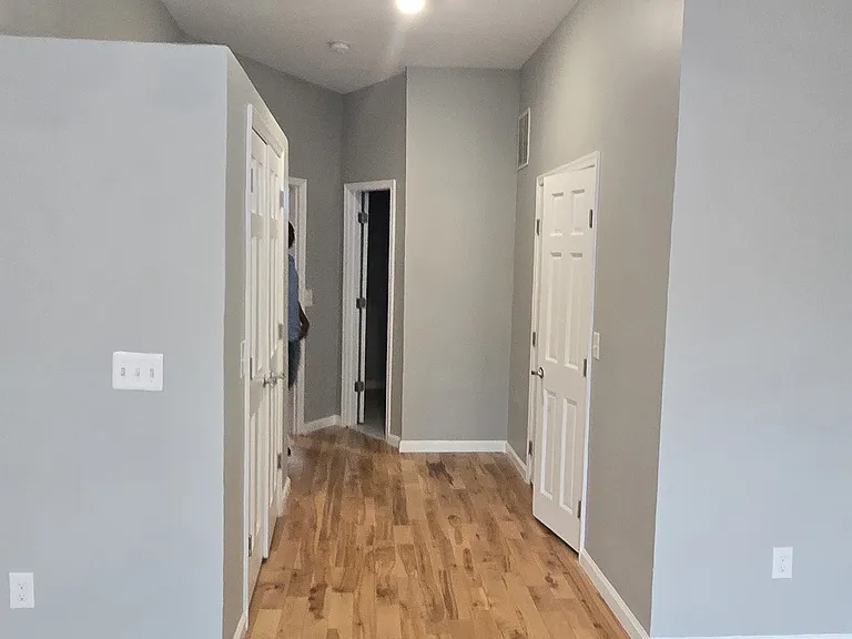 733 E 22nd St — Photo 15