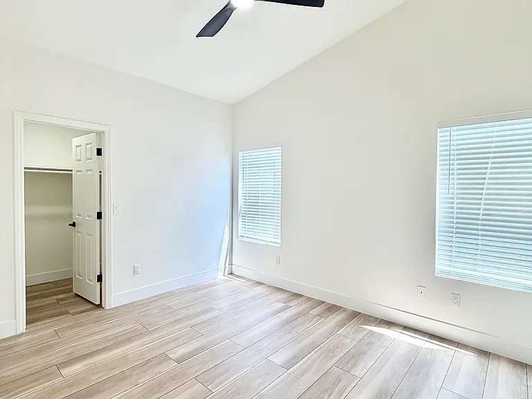8221 Grassy Point Cir — Photo 20