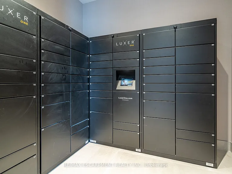 212 King William St #816 — Photo 47