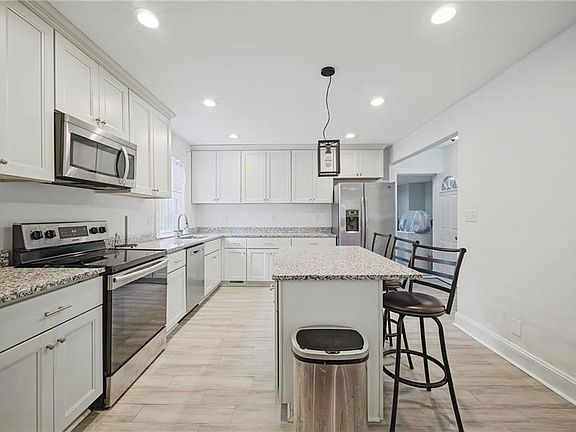 2nd image of 1129 Hazel Ave