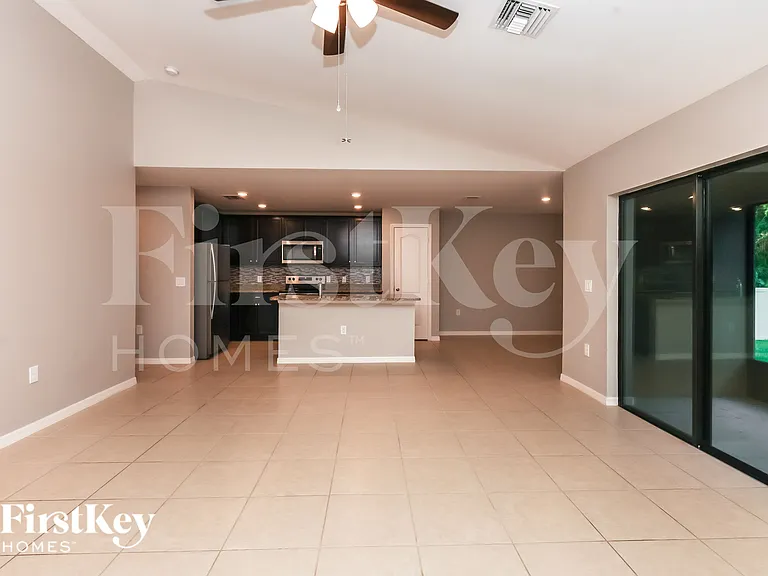 4625 Dragon St — Photo 2