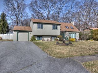 15 Breana Ln, Warwick, RI 02886