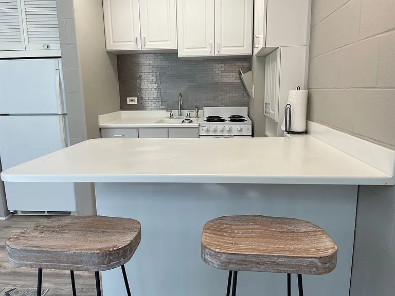 445 Kaiolu St #501 — Photo 9