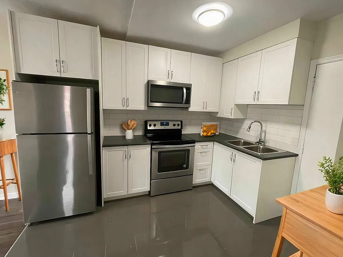245 Howland Avenue — Photo 2