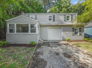 34 Oak St, Bloomingdale, NJ
