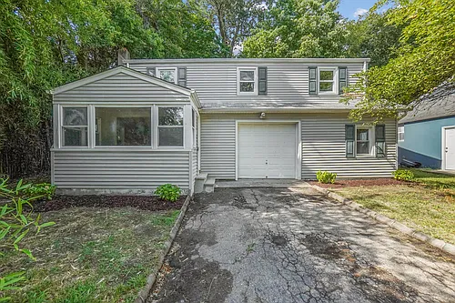 34 Oak St Photo 1