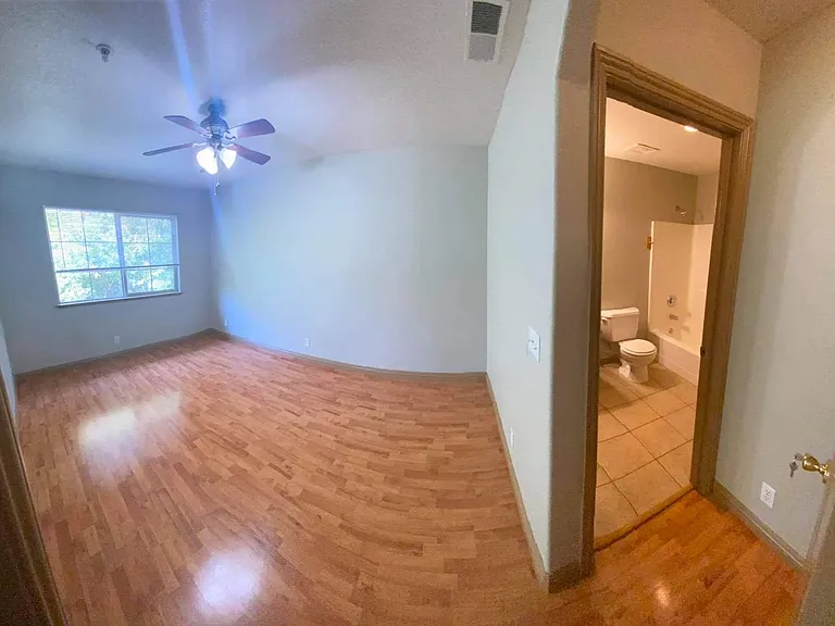 819 H St #13 — Photo 13
