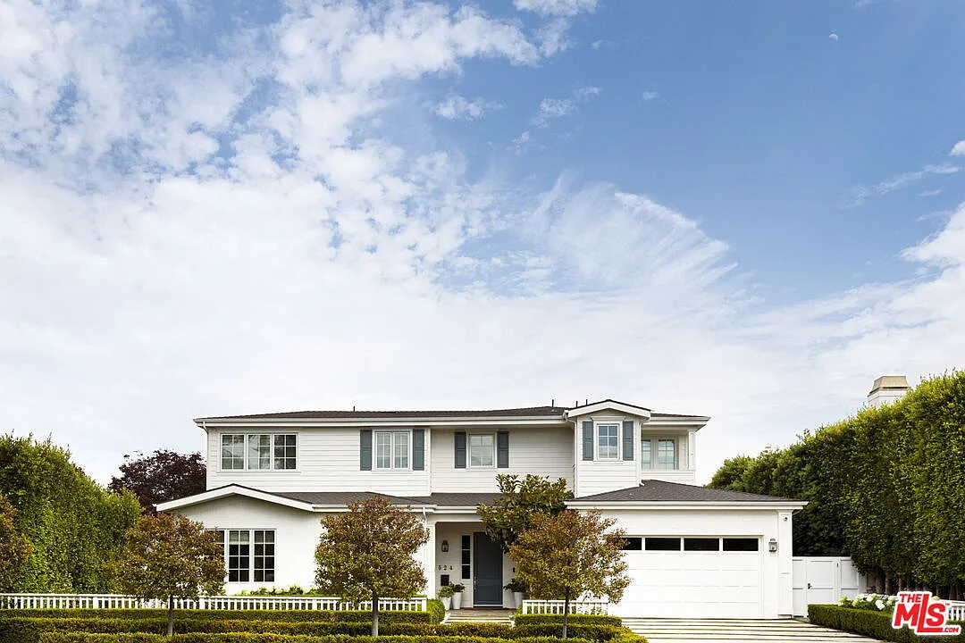 6 bed, 8.0 bath, 6900 sqft, $40,000 — Photo 1