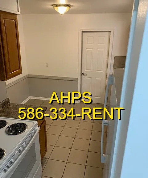 944 E Morehouse Ave — Photo 5