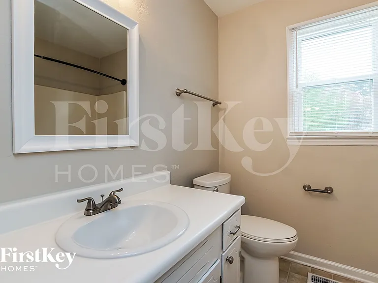 1909 Red Oak Ln — Photo 15