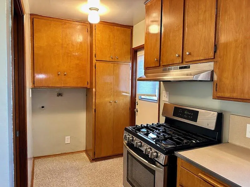 2 bed, 883 sqft, $2,700 — Photo 2