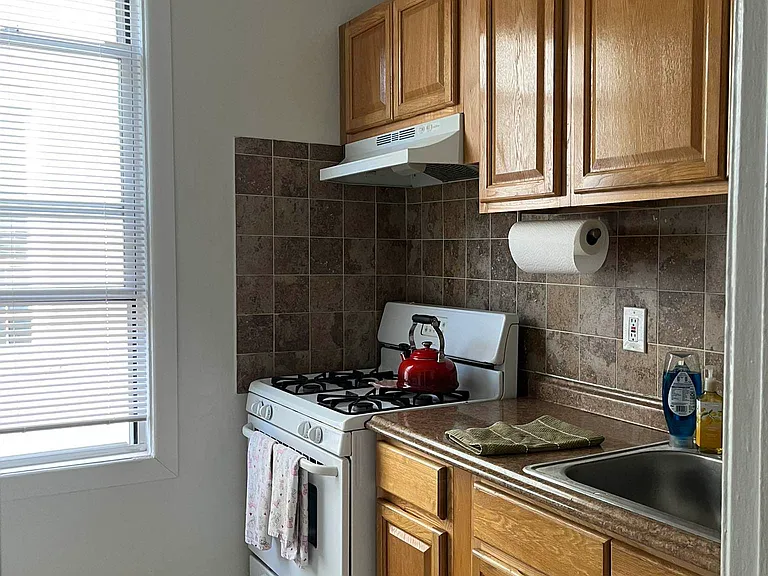 33-34 29th St #3R — Photo 3