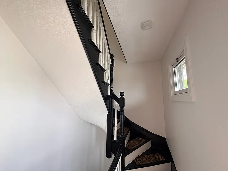 stairs to 2nd level