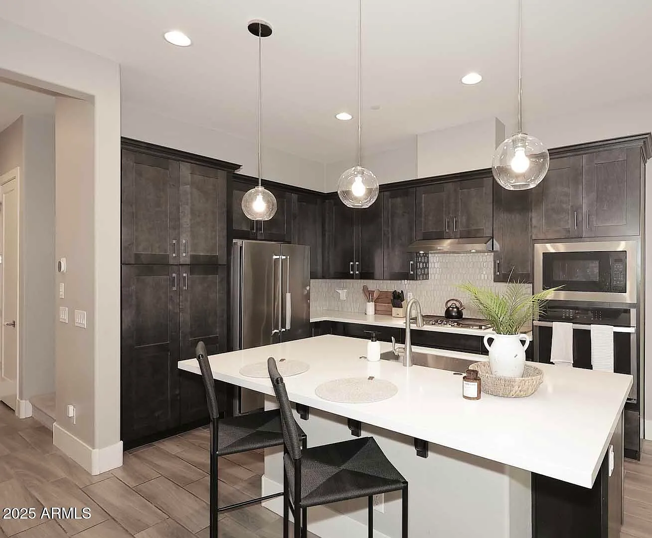3 bed, 2.5 bath, 1956 sqft, $4,000 — Photo 3