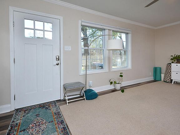 3rd image of 512 Central Ave