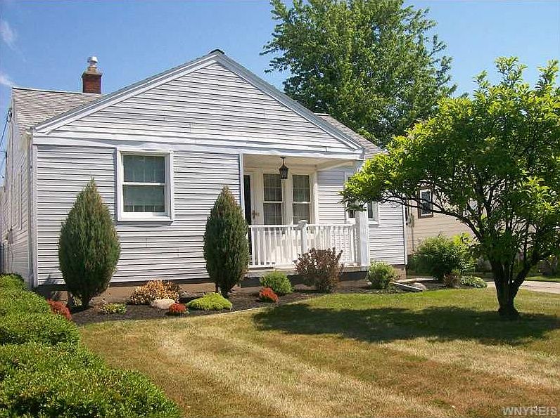 1st image of 140 Moore Ave