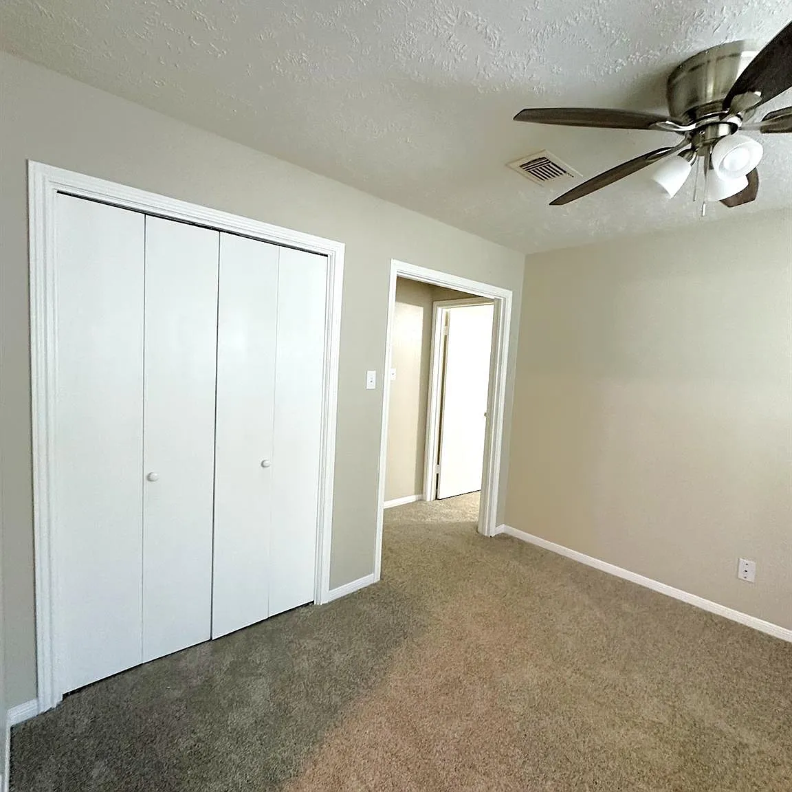 4 bed, 2.0 bath, 1850 sqft, $2,100 — Photo 3