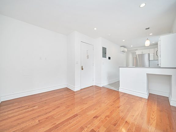 2nd image of 941 Columbus Ave #1A