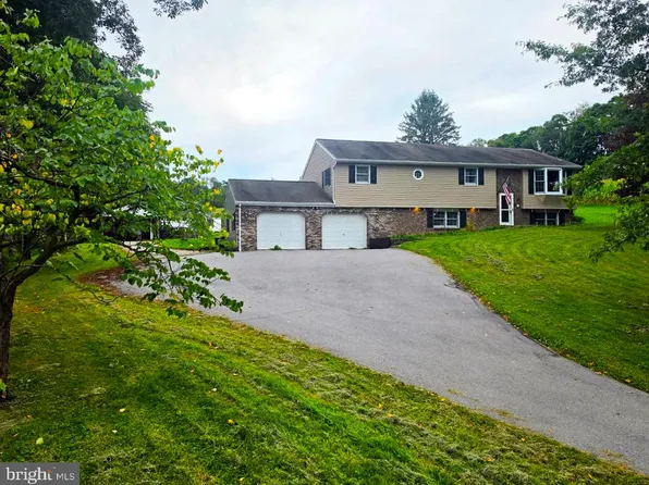 36 Hertzog School Rd, Mertztown, PA 19539