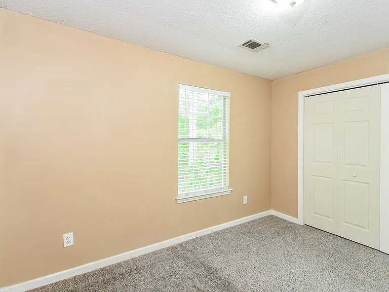 1531 Wembley Dr — Photo 13