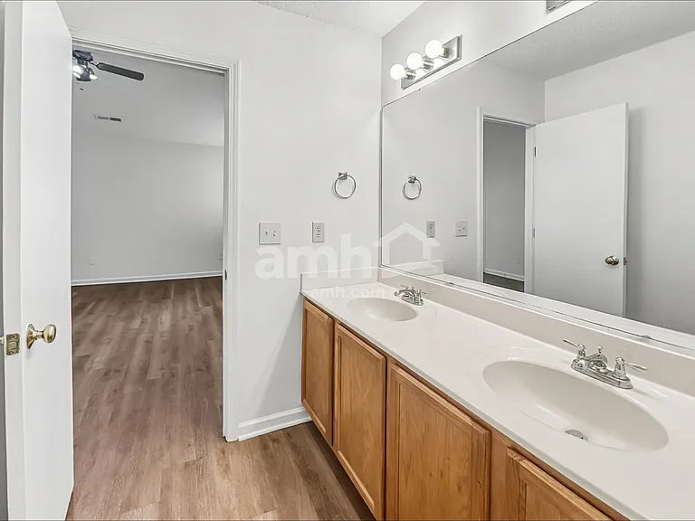5701 Hiddenlake Dr — Photo 11