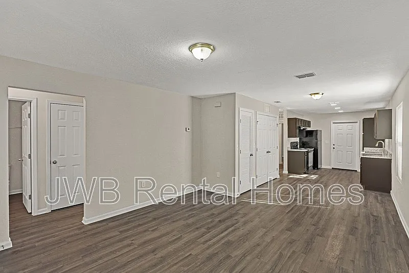 Northside — Photo 4