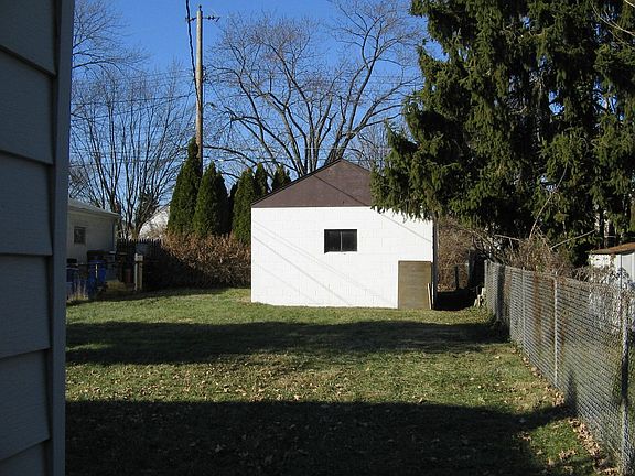 4th image of 799 S Richardson Ave