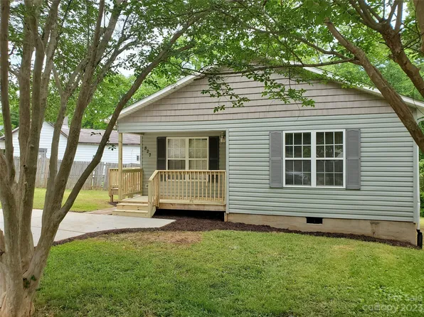 827 E 9th St, Newton, NC 28658