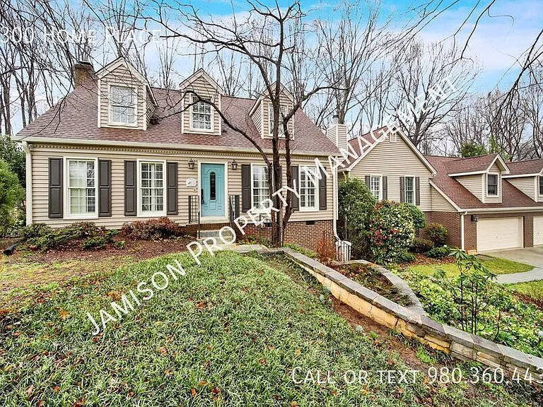 1300 Home Pl — Photo 1