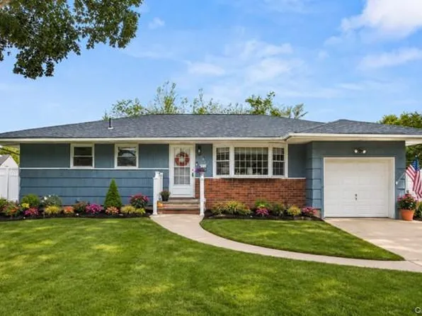205 Timberpoint Road, East Islip, NY 11730