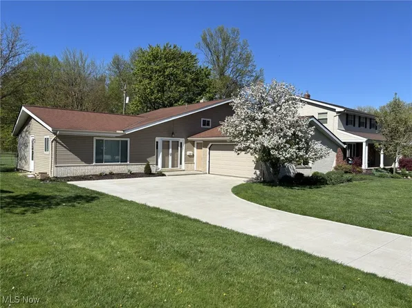 26792 Driscoll Ln, North Olmsted, OH 44070