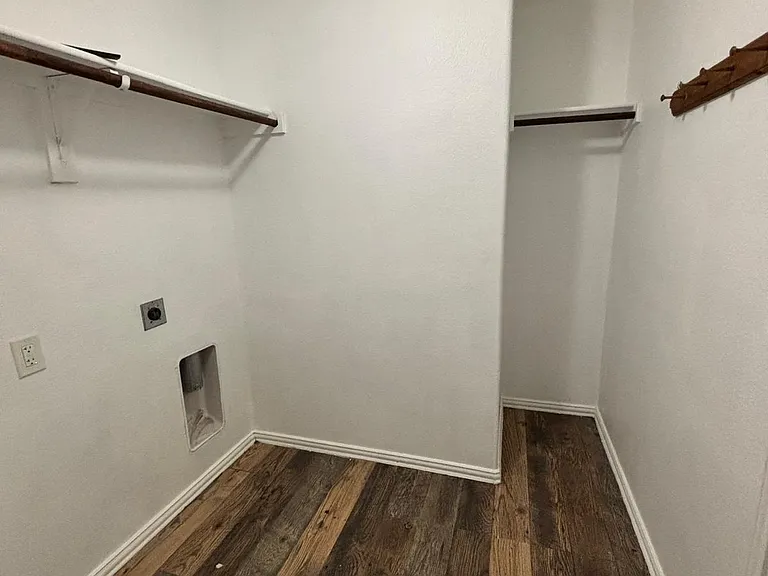 437 Grant Ln — Photo 13